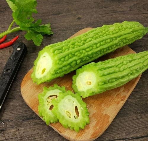 吃十月瓜的视频,视频带你领略秋季时令佳肴